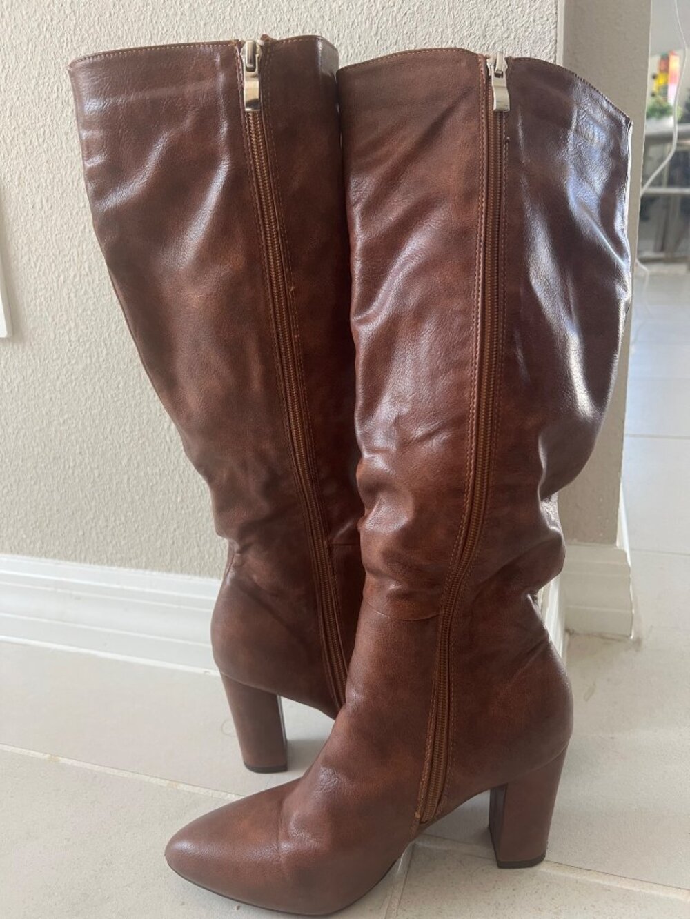 Womens Brown knee high boots high heels pointed toe size 8.5